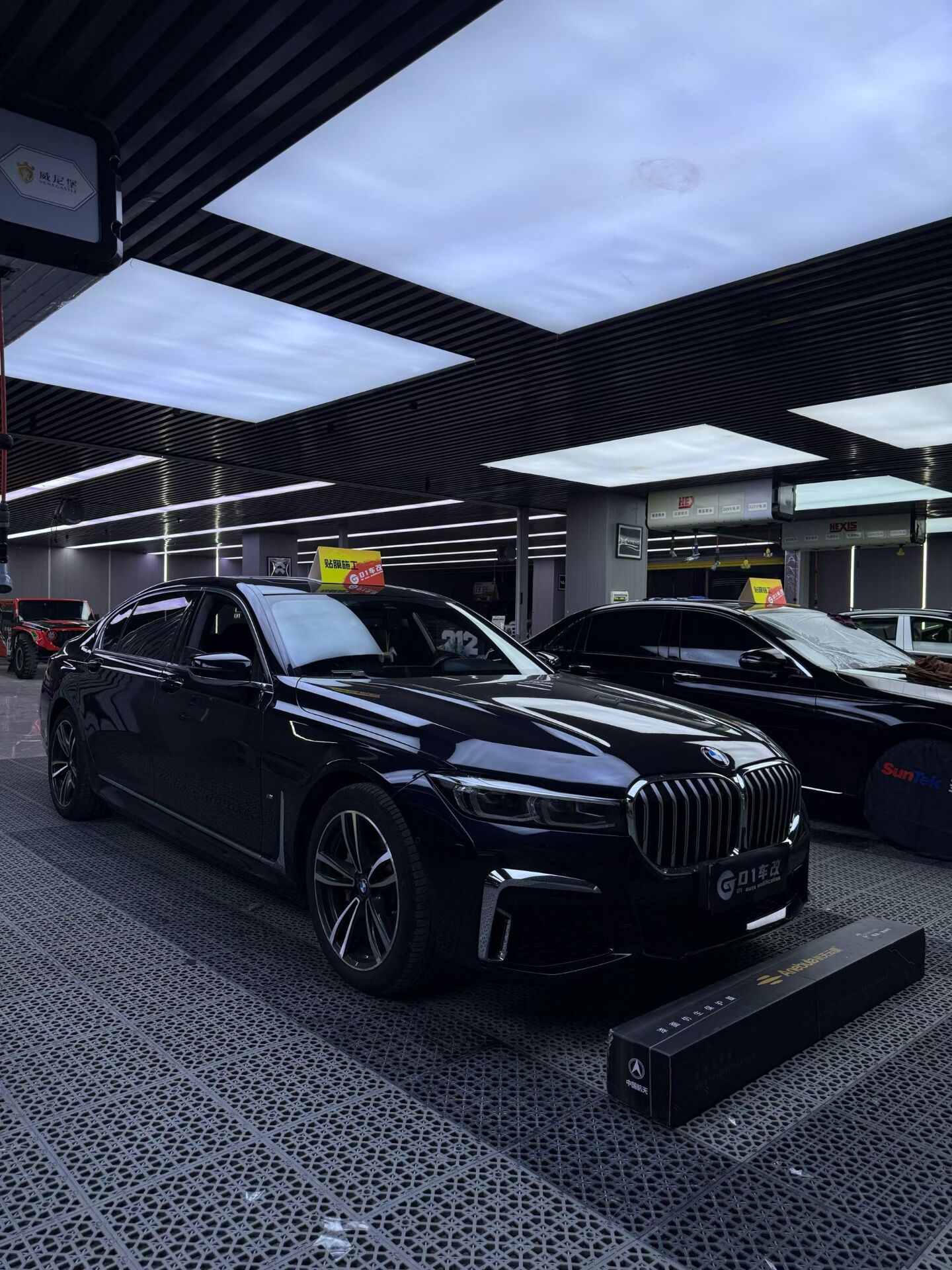 【施工车型】宝马7系 【施工套餐】航天云膜途乐系列车衣(图2)