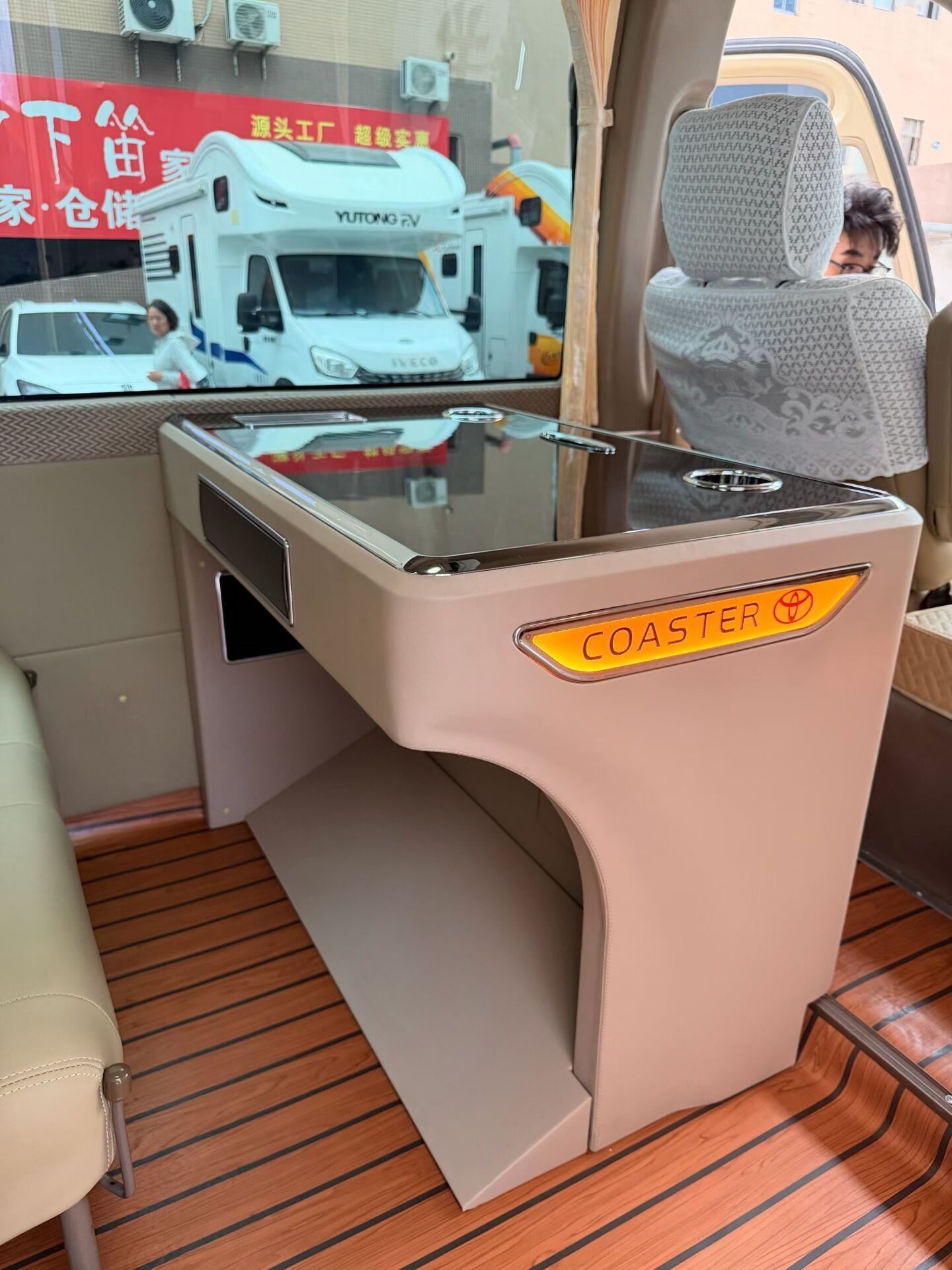 考斯特翻新改装完工(图2)